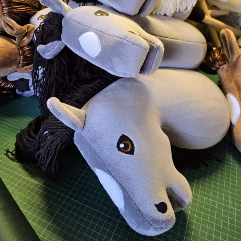Hobby Horse A4 "Silver Shadow" + kantar + wodze