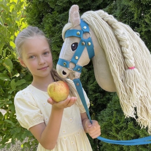 Hobby Horse Bella A4. Beżowy. Kantar i wodze w zestawie