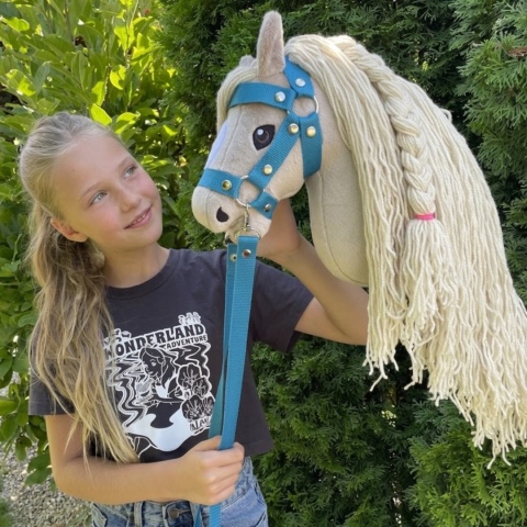Hobby Horse Bella A4. Beżowy. Kantar i wodze w zestawie