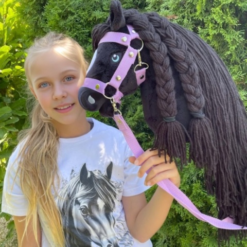 Hobby Horse Raven. Rozmiar A4. Kolor czarny. Kantar i wodze w zestawie